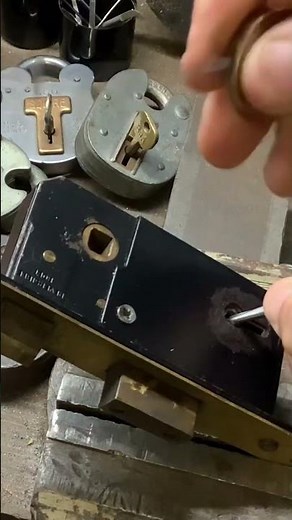 607. How to pick open Legge 5 lever mortice door lock using tweezers to tension the bolt #shorts