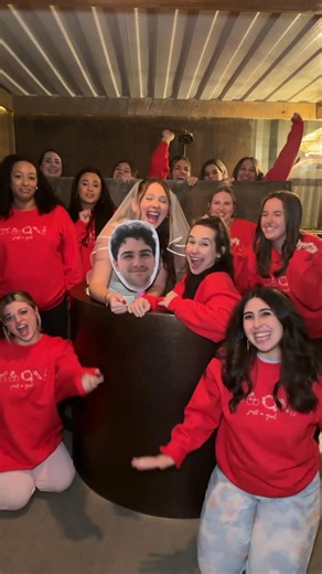 DARIAN ALEXIS on Instagram: "Do you want the house tour? perfect Ohio birthday bash @sabrinacarpenter #housetour #bachelorette #ohioblogger #bacheloretteideas #sabrinacarpenter Sabrina carpenter bachelorette party, house tour, Ohio blogger"