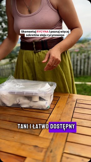 Przygotowanie okładu z oleju rycynowego⬇️ 1. Potrzebne materiały: organiczny olej rycynowy, bawełniana flanela, folia spożywcza, duży ręcznik, termofor, miska z ciepłą wodą i sodą oczyszczoną. 2. Złóż flanelę na 2-3 warstwy, nasącz olejem rycynowym. 3. Połóż się wygodnie, umieść nasączoną flanelę na brzuchu. 4. Przykryj folią i owiń ręcznikiem. 5. Umieść termofor na ręczniku nad okładem. 6. Utrzymuj okład przez 45-60 minut. 7. Po zabiegu przemyj skórę roztworem sody oczyszczonej. Działanie okład