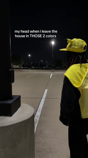 Fashion Tips: Styling Two Bold Colors for Outings