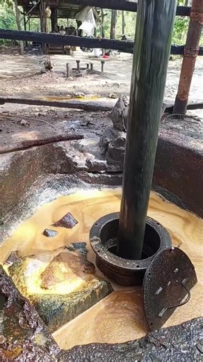 How to Insert a Bucket into a Crude Oil Well
