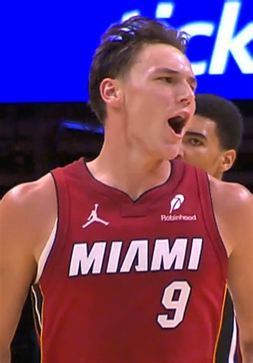 That’s one way to top off a historic night 🤝 #nba #basketball #miamiheat #dunk #viral