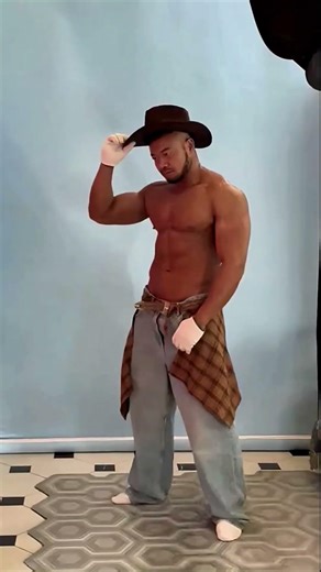 Muscle Photo Shoot 肌肉模特儿摆拍
