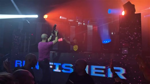 Nostalgic Rave Vibes: Relive the Old School Clubbing Experience