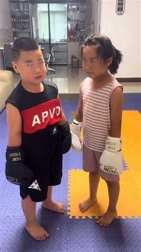 @kidsboxer1v1 on Instagram: "#kidsboxing #chinese #FunnyBoxing #KidsBoxing #ChinaVibes #CuteAndFunny #BoxingLaughs #SillyKids #PlayfulBoxing #ChineseKids #ViralComedy #LOLMoment #FunBoxing #BoxingFun #HilariousKids #InstaLaughs #cuteboxer"