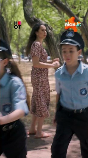 צוות הצלה - בית הספר לשוטרים ולשוטרות: אימא עם שמלה 😂 | ניק ג'וניור #shorts