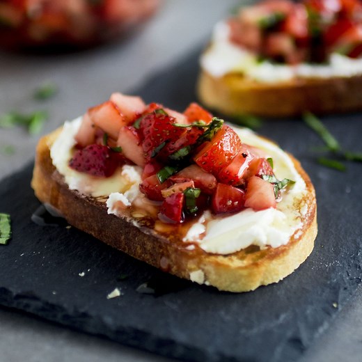 Easy Strawberry Crostini