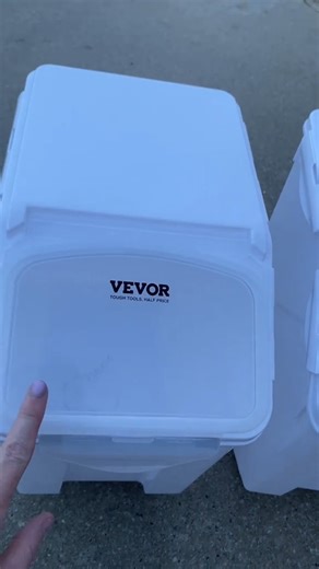 Keep ingredients fresh, organized, and mobile! 🧂 VEVOR’s airtight storage bins roll, stack, and seal—your kitchen’s new MVP. 🛒 𝗢𝗿𝗱𝗲𝗿 𝗵𝗲𝗿𝗲: https://s.vevor.com/QTYBQG 🏷️ 𝗖𝗼𝗱𝗲: 𝗩𝗜𝗣𝗙𝗔𝗡𝟱 (Extra 5% off) 📸 @cozynestfindsx #VEVOR #VEVORDIY #DIYProject #HomeDIY #storage #tips #foodbin | VEVOR Home Improvement