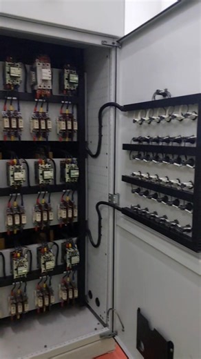 ตัวควบคุม Power Factor / Capacitor Bank (Power Cap Bank Controller) คืออุปกรณ์ที่ใช้ควบคุมการทำงานของชุดคาปาซิเตอร์ในระบบไฟฟ้า เพื่อให้ค่า Power Factor (PF) อยู่ในระดับที่ต้องการ เช่น 0.95–0.99 | Service Engineering