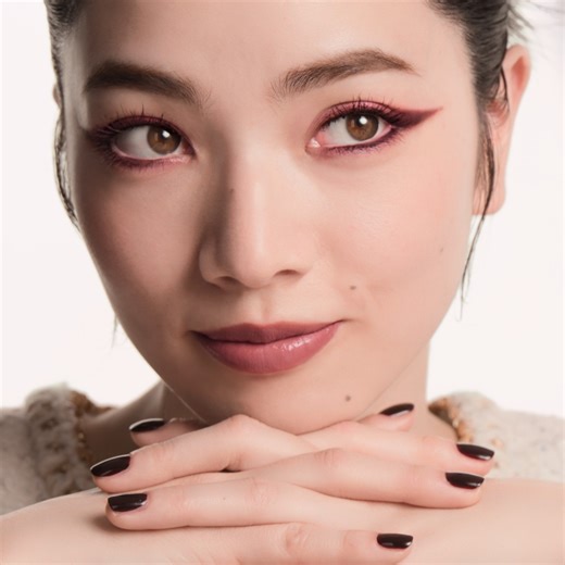 New. ROUGE NOIR COLLECTION. Not exactly red, but not quite black. The signature shade is playing a new game, one for the books, by becoming its very own collection. COMÈTES COLLECTIVE member Ammy Drammeh brought out all the nuances of ROUGE NOIR in order to better highlight its complexity. Limited-edition makeup creations, featuring paradoxical colors and exclusive cases. Discover more on chanel.com/-_ROUGENOIR- | CHANEL