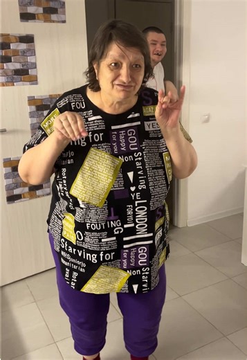 Мама пчёлка и сын пчелёнок 🐝 #юмор