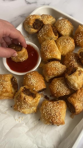 Easy Homemade Sausage Rolls Recipe