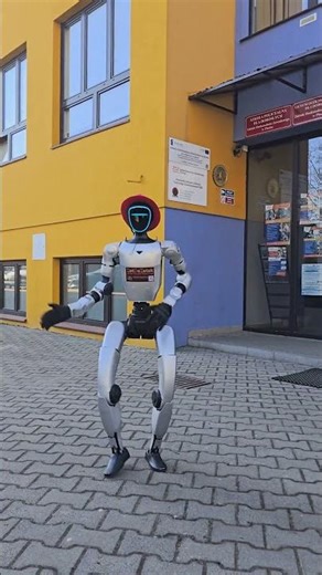 ZetDeZetek tańczył w rytmie Macareny - robot, Unitree G1 - sztuczna inteligencja w ZDZ w Płocku