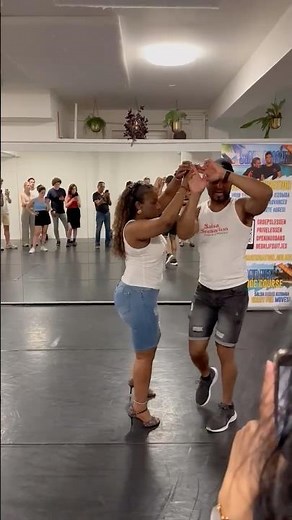Bachata beginner tutorial; try these steps with us!