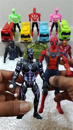 hunting toys spiderman vs black phanter