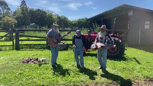 Mind Your Own Business [Hank Williams] by The Possum Scratchers vid by Chris Thiering . Aunties , Uncles , Sisters , Brothers , Cuzzs an' Lil' Scratchers . Hope Yous and yer loved one's are well . This vid was an attempt by us Scratchers ter help the local TAFE college sell their old tractor . We wasn't happy with the sound but we can't be too picky at the moment or we won't have nothin' new ter put up fer all yous kind , staunch Scratcher folk . Love Yous , The Possum Scratchers from Biripi Cou