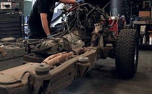 悍马H2 拆解 3 更换发动机