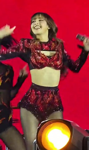 Lalisa Performance by Lisa (BLACKPINK)