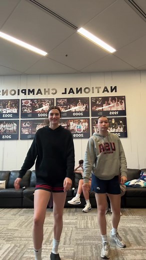 ayyeee 😝😝 #uconnwbb #fypシ゚viral #dance @k9 | dances