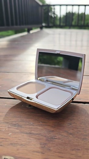 อวดผิวสวยได้ทั้งวันตั้งแต่เช้าจรดเย็น ด้วย 2 ตัวช่วย จาก 𝐂𝐎𝐕𝐄𝐑𝐌𝐀𝐑𝐊 Perfect Match ของผิว ที่ช่วยผิวเปล่งประกายเสมือนใส่ฟิลเตอร์ตลอดทั้งวัน . ❤️𝑪𝑶𝑽𝑬𝑹𝑴𝑨𝑹𝑲 𝑺𝒌𝒊𝒏𝒃𝒓𝒊𝒈𝒉𝒕 𝑪𝒓𝒆𝒂𝒎 𝑪𝑪 (𝑺𝑷𝑭 50 𝑷𝑨 ) ซีซี ครีม สร้างผิวเรียบเนียนกระจ่างใสได้อย่างเป็นธรรมชาติ โดยสามารถใช้เป็นเมคอัพเบสก่อนลงแป้งหรือรองพื้น จะช่วยเพิ่มประสิทธิภาพในการปกปิดเพื่อสร้างงานผิวที่สมบูรณ์แบบมากยิ่งขึ้น . ❤️𝑪𝑶𝑽𝑬𝑹𝑴𝑨𝑹𝑲 𝑺𝒊𝒍𝒌𝒚 𝑭𝒊𝒕 แป้งผสมรองพื้น เนื้อเนียนละเอียด เบาสบายดุจอากาศ อนุภาคแ