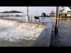 Tsunami reaches Kona Hawaii