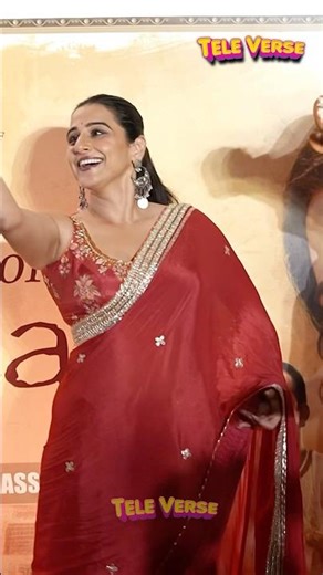 When Vidya Balan dances in a saree, tradition finds its rhythm. 🌺