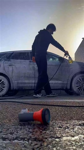 Maniac-Auto on Instagram: "🔥 LIBERA by Labocosmetica 🔥 Le vrai ennemi avant un lavage ? 👉 Le film routier gras. LIBERA est un dégraissant extérieur puissant, conçu pour décoller les saletés les plus tenaces sur carrosserie, plastiques et passages de roues… sans compromettre vos protections 💪 #maniacauto #labocosmetica #libera #detailingpro #carcare #prelavage #detailingfrance"