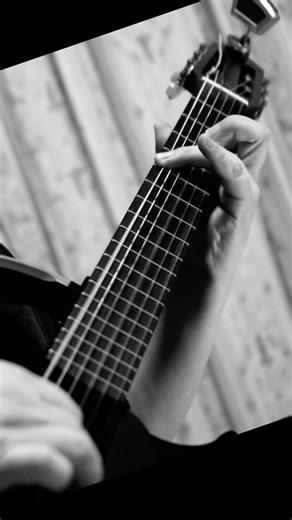 19世紀の偉大な作曲家兼ギタリストのようなメロディーを弾いていたら、いつの間にかクラシックギター＋弦楽四重奏という壮大な曲ができました🎻