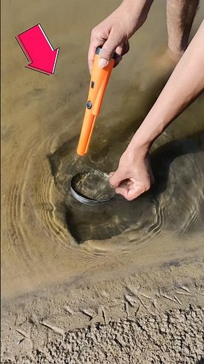 1-Milion- best pinpointer found gold using metal#pinpointermetaldetecor #shortsfeed #metaldetecting