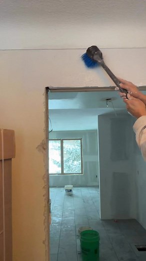 1.5K views | Ruben in the works of matching a trowel texture in a recent remodel we completed. We don’t come across these challenges of matching Trowel Texture quite often but they are very interesting! Every time we come across one of these, we have to test it before in a piece of drywall given their unique style! Milestone Construction #drywallrepair #drywallfinisher #remodeling | Josue Alvarez | Facebook