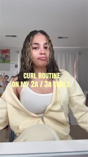My new updated curl routine on these bleached blonde 2a/3a curls. For some reason my hair is actually less curly at the bottom, vs at the top it’s wayyyyyyy more curly and tighter. The shorter my hair is the tighter my curls, the longer they get they start to get heavy and I can’t get as much volume … rn you girl is on a hair growth journey 🫩🫩#curlyhair #damagedcurls #curlyhairoutine #3acurlyhair #shortcurlyhair