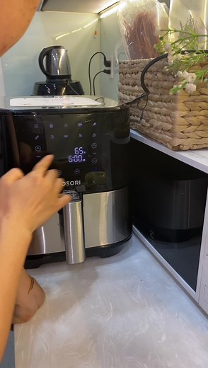 7.6M views · 10K reactions | Cuộc viếng thăm gia chủ của các bạn. Các bạn hỏi Nhi nghỉ ở nhà vậy chi phí hao hụt có nhiều không? Có nha 凉 Ngày nào các bạn cũng ghé chơi | Eat Clean Hong - Thu Nhi | Facebook