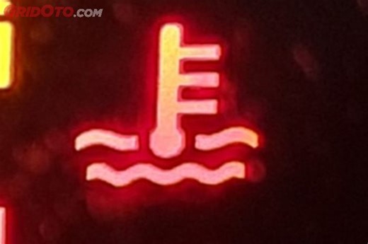 Berikut Perbedaan Lampu Indikator Suhu Mesin Warna Merah dan Biru - Gridoto