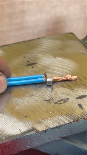 Joining wires using just a nutSimple, solid, and effec #ElectricalHack #WireConnection #WorkshopTip