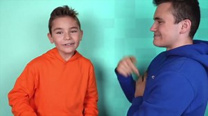 Cache-Cache POP IT dans le Sable sur la Plage !