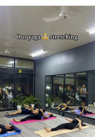 Yoga Stretching Classes for Group Exercise