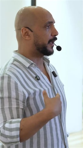 Gasim Salah on Instagram‎: "سوق لعميلك القريب… وهو بوصلك للأبعد. ولو غيّرت لهجتك عشان تعجب الناس؟ بتتحوّل لـ “أضحوكة”… قبل ما تكون علامة. خليك ثابت… خليك إنت. الزبون البيحترمك هو البيرفعك. #DrGasimSalah, #Kawtheron, #Business_Development, #Marketing_Strategies, #AI_Marketing, Professional_Training, Riyadh, Saudi_Arabia, Vision2030, الدكتور_قاسم_صلاح, كوثرون, تطوير_الأعمال, استراتيجيات_التسويق, التسويق_بالذكاء_الاصطناعي, التدريب_المهني, الرياض, السعودية, رؤية_2030"‎