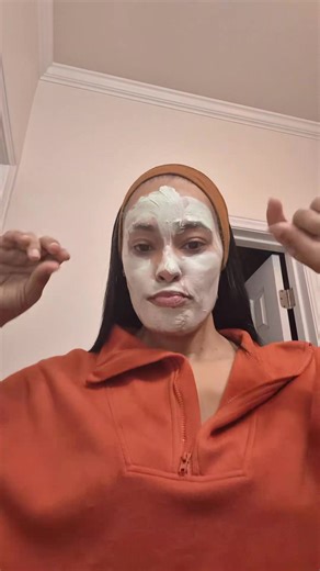 Fully green tomato face mask got my skin feeling refreshed, smooth, and glowing 🌿🍅 Nature really be doing its thing with this one—clean pores, bright skin, and that healthy shine all in one. #skincaretok #tomatofacemask #naturalglow #cleanskincare #selfcareglow