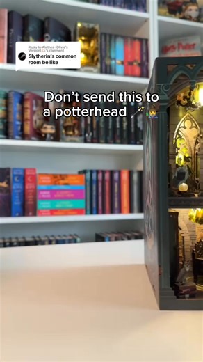 ⚡🪞 Not just a book nook — a portal to Hogwarts.Tucked between your books, this tiny world glows with magic: castle towers rising, candlelit halls flickering, and the enchantment of Harry’s world waiting for you every time you glance at your shelf. 🏰✨Whether you’re reliving the first time you opened the Philosopher’s Stone, waiting for your Hogwarts letter, or just adding a spark of wizarding magic to your room — this book nook isn’t just décor. It’s a piece of the Wizarding World, hidden in pl