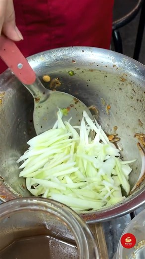 Enjoy with Zesty Thai Mango Salad! 🥭🔥 at Bangkok's Night Market.