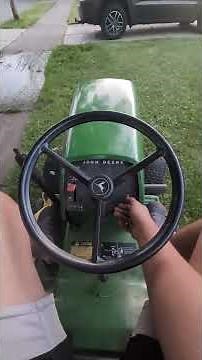John Deere 111 runs drives and mows