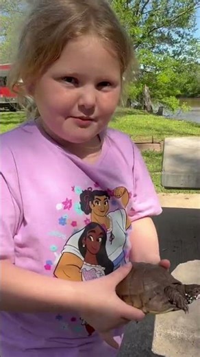 6-Year-Old Finds a REAL Ghost Face Box Turtle in Oklahoma 😱🐢 #wildlife #camping #girl