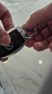 how to open your key fob to replace the battery on a 2018 GLE500e