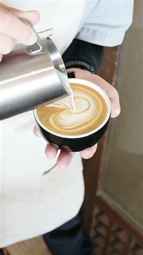 綺麗になってきた？ ラテアートスワン 独学ラテアート 205｜TO BE KOFFEE