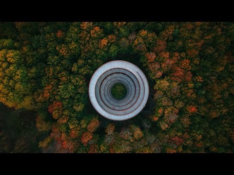 Højt over skoven I Filmisk drone film