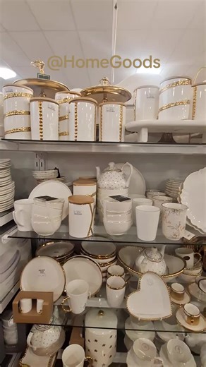 Elevate Your Dining Experience with Gold Dinnerware