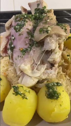 Eisbein mit Sauerkraut Salzkartoffeln und Senf | Kochen mit AKIS | AKIS Berlin