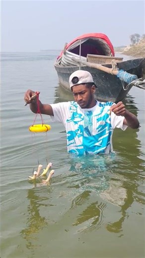 “Professional trick: Catching fish with a chicken’s foot! 🐔🐟” #fishing #fishingvideo #fishingdaily