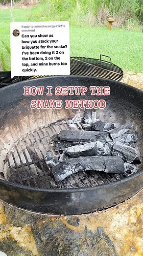 Replying to @mumblesmcgee121 This is how I set up the snake method. Will reach optimal smoking temp after around 2 hrs. #cookinwidkunchi #snakemethod