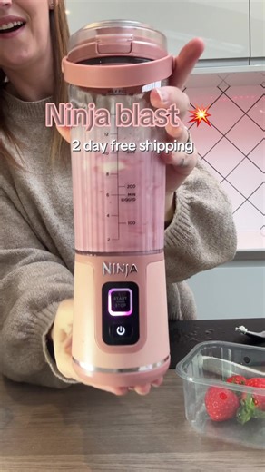 Ninja blast off 🥤we love this portable blender ❤️ great for making smoothies and milkshakes 😍 #dealdrops #tiktokmademebuyit #blender #ninja #smoothies
